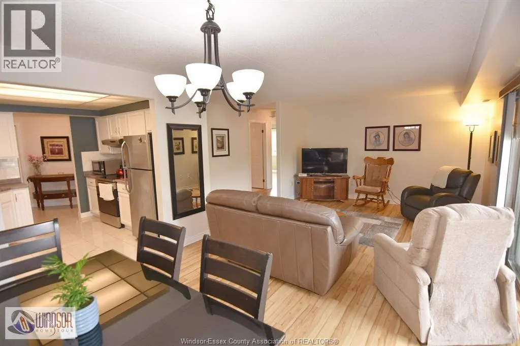 320 VILLAGE GROVE Unit# 206