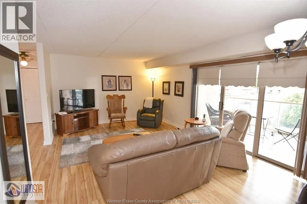 320 VILLAGE GROVE Unit# 206