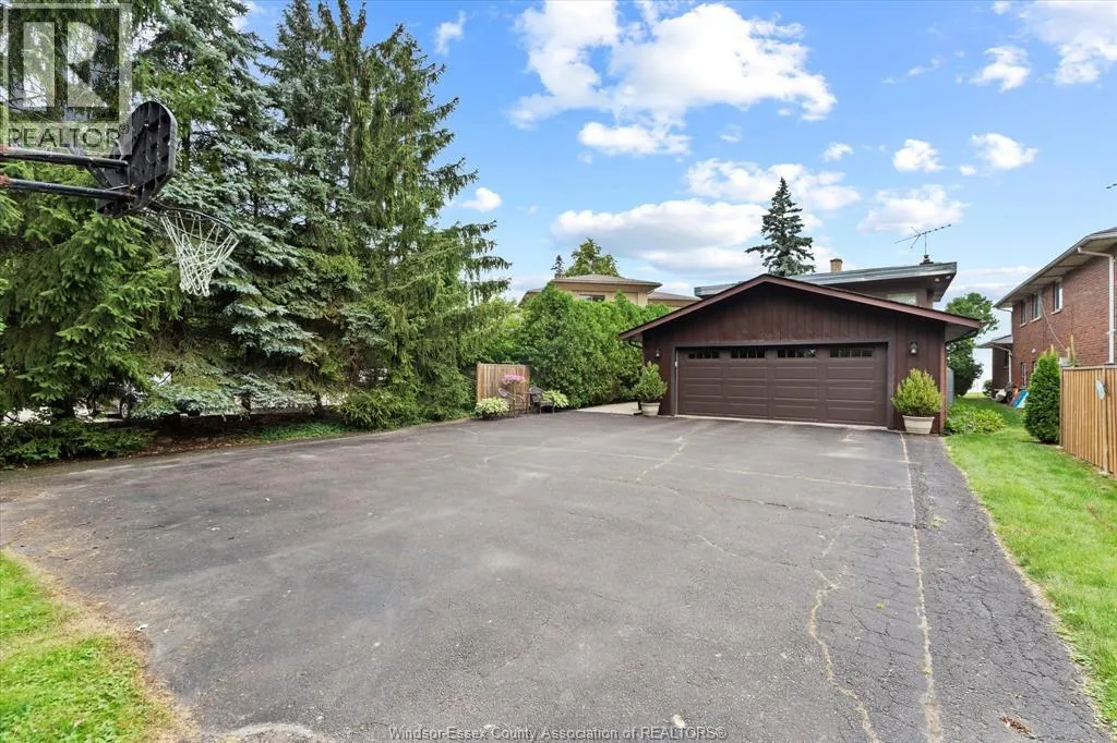 696 Old Tecumseh ROAD
