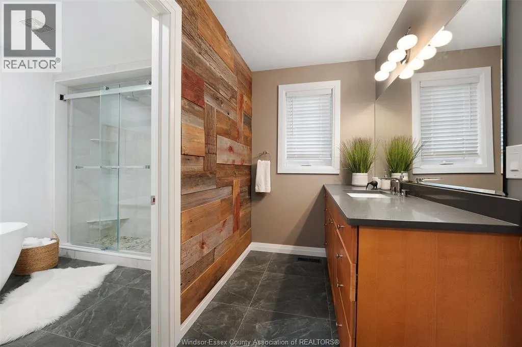 22 TWO CREEKS LANE