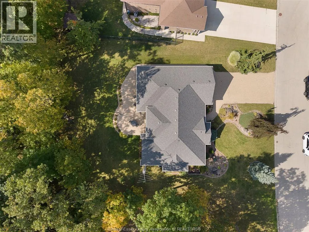22 TWO CREEKS LANE