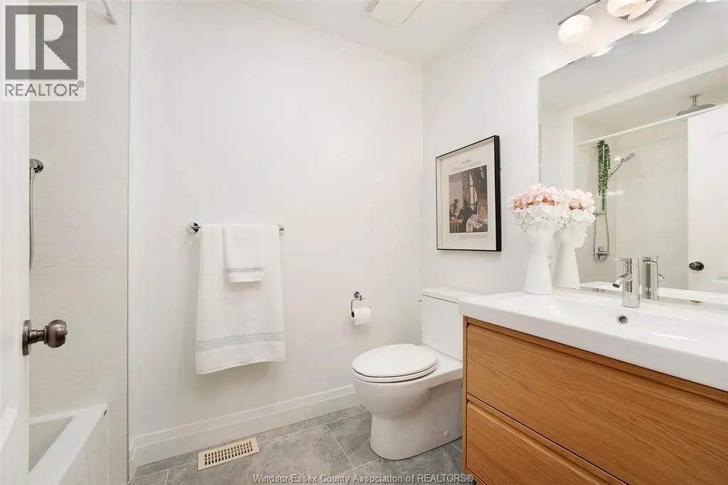 22 TWO CREEKS LANE