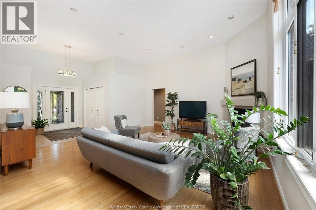 22 TWO CREEKS LANE