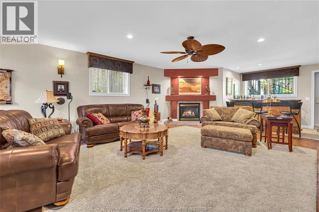 4159 ROSELAND DRIVE