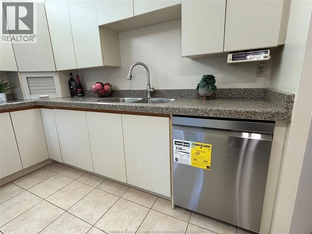 5151 RIVERSIDE Drive Unit# 905