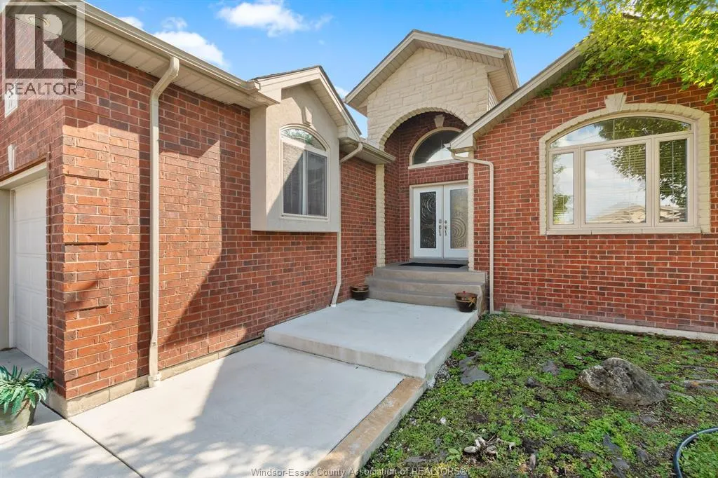 77 Whelan DRIVE Unit# Upper