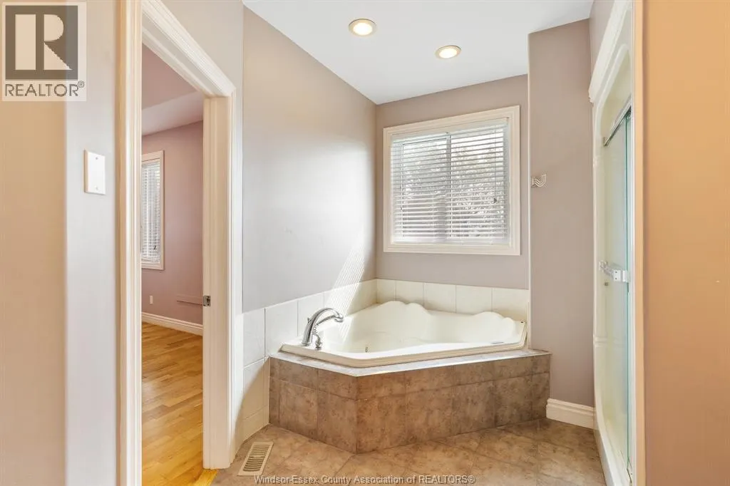 77 Whelan DRIVE Unit# Upper
