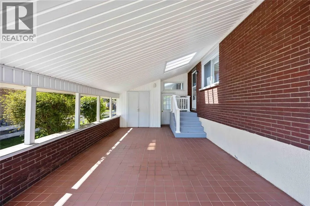 961 Ennisclaire DRIVE
