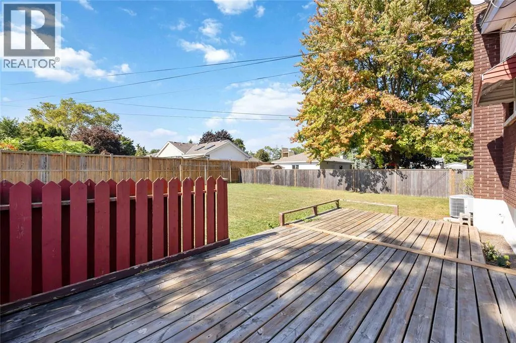 961 Ennisclaire DRIVE
