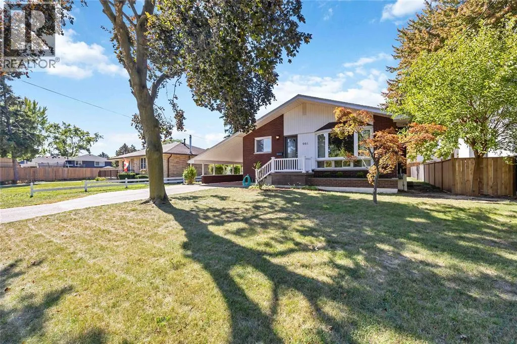 961 Ennisclaire DRIVE