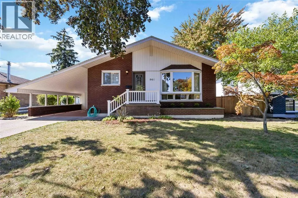 961 Ennisclaire DRIVE