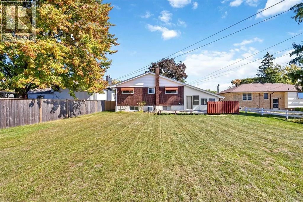 961 Ennisclaire DRIVE