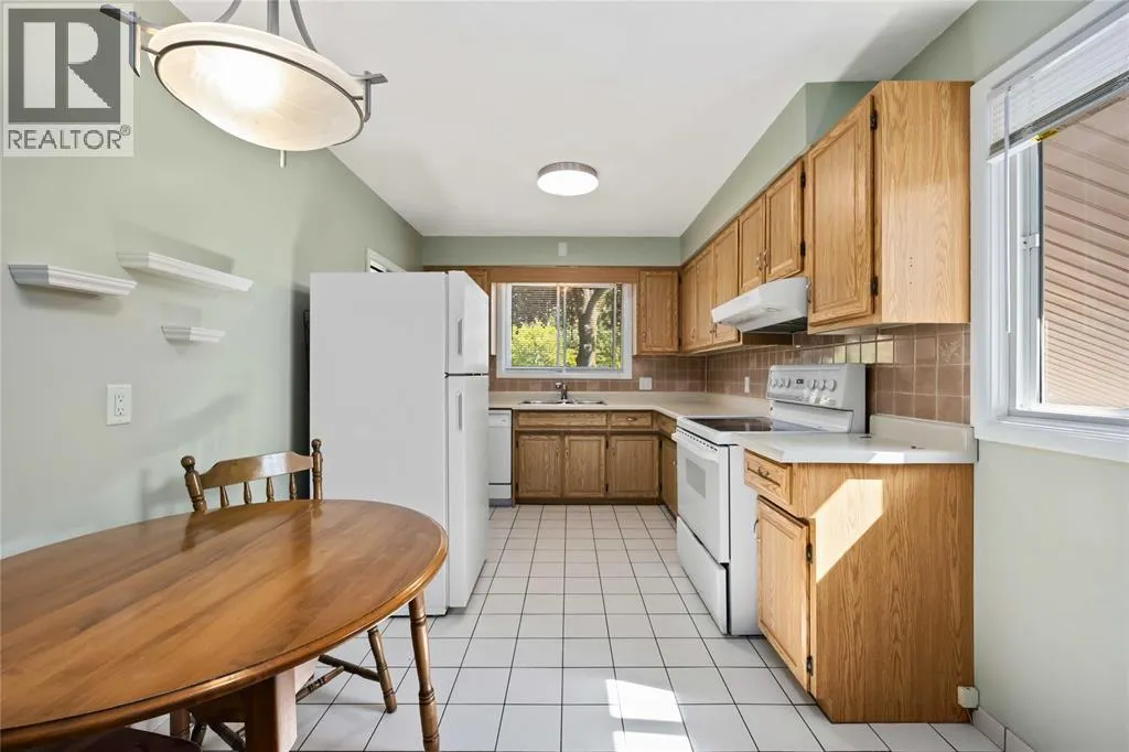 961 Ennisclaire DRIVE
