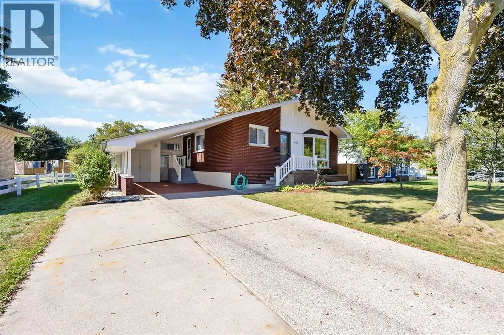 961 Ennisclaire DRIVE