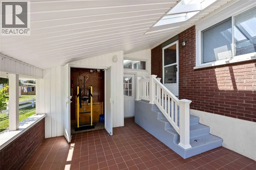 961 Ennisclaire DRIVE