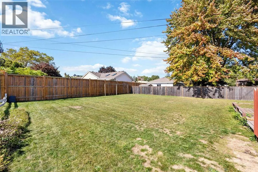 961 Ennisclaire DRIVE