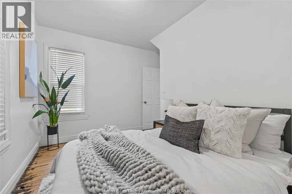 809 Gladstone