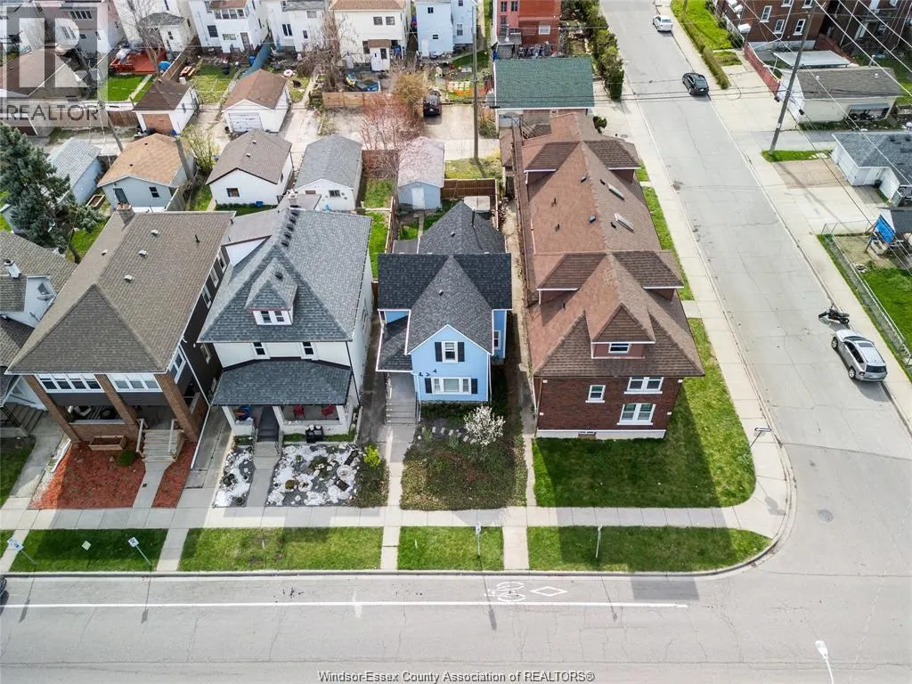 809 Gladstone