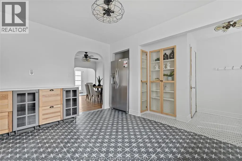 809 Gladstone