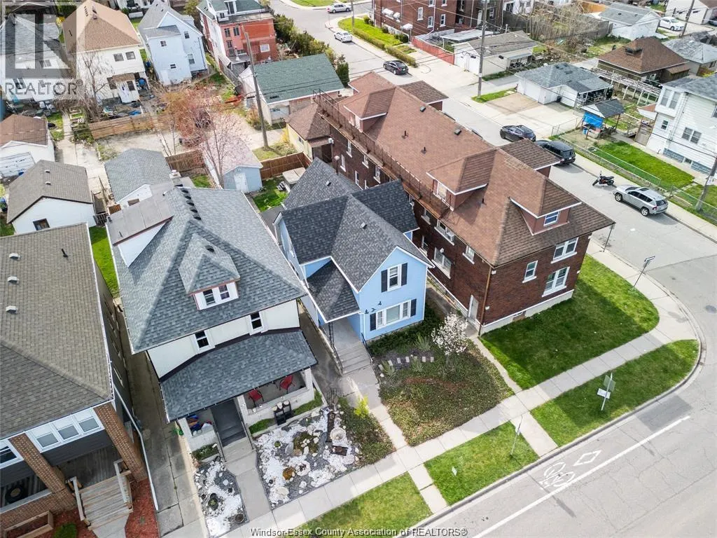 809 Gladstone