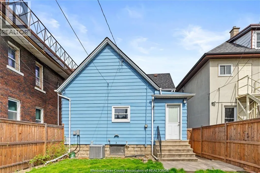 809 Gladstone