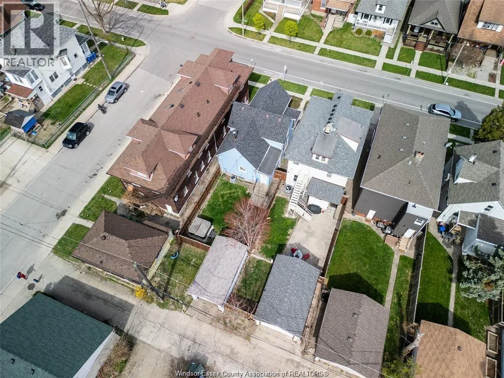 809 Gladstone