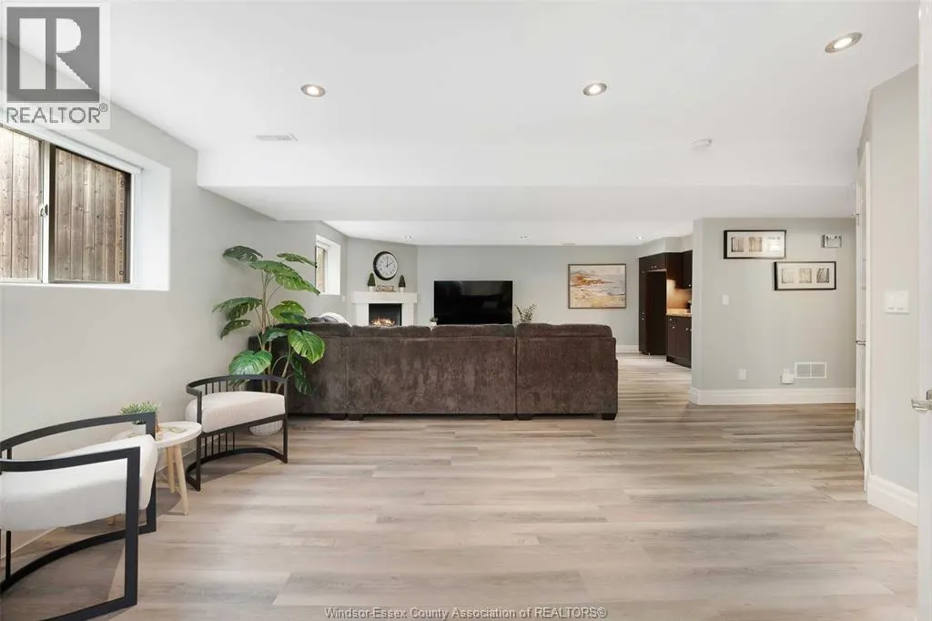 2276 Askin Ave.