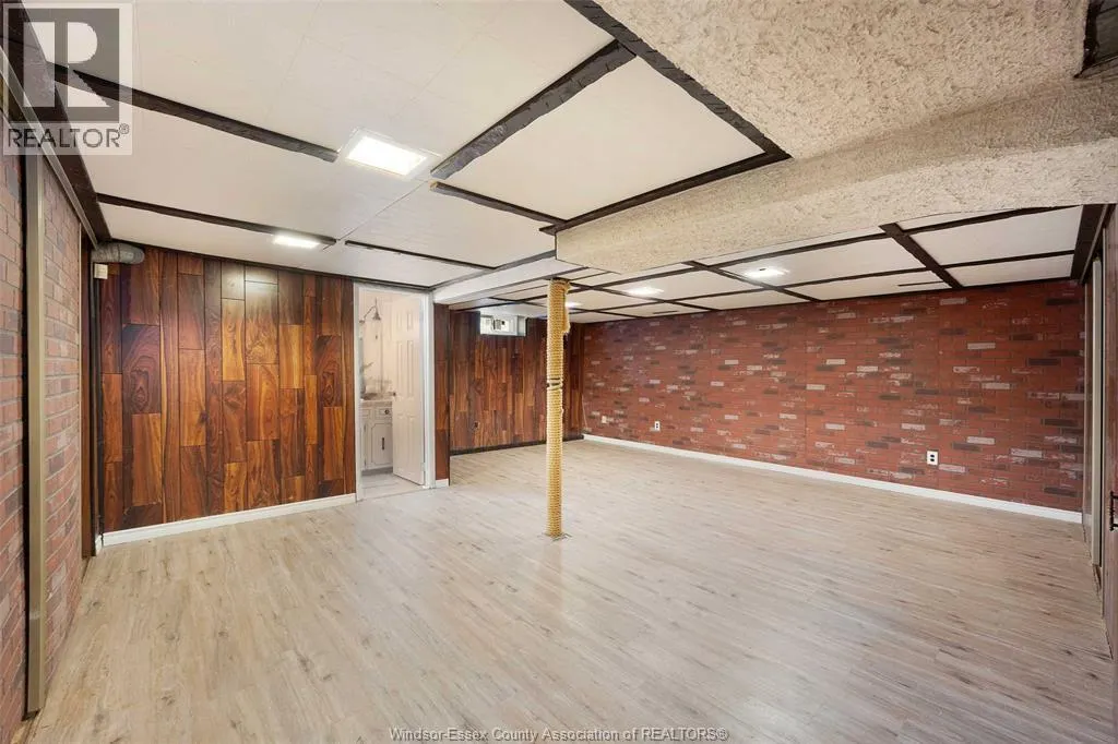 1558 STRATFORD COURT