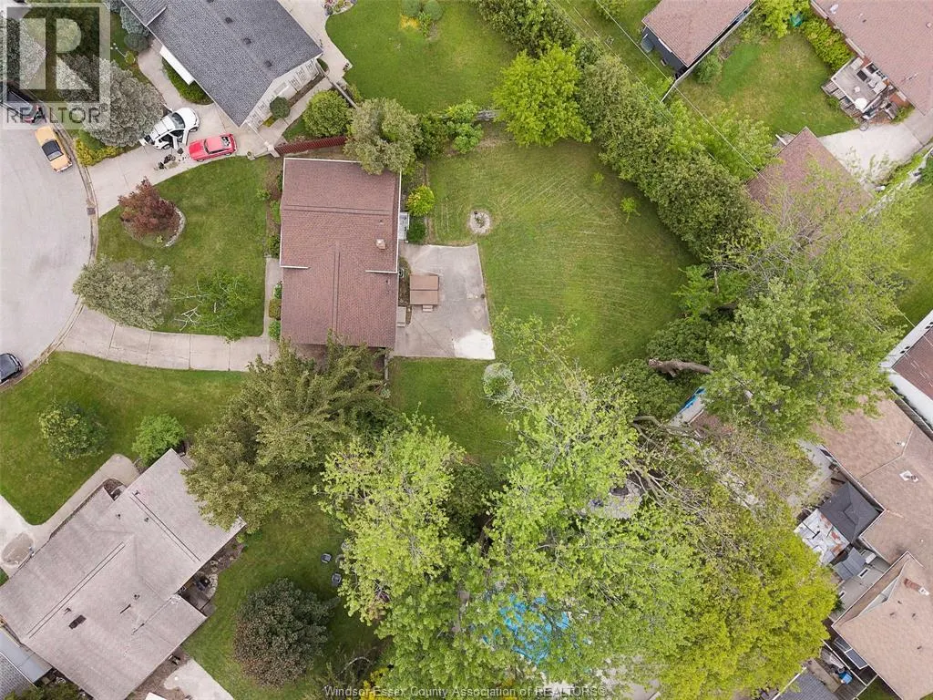 1558 STRATFORD COURT