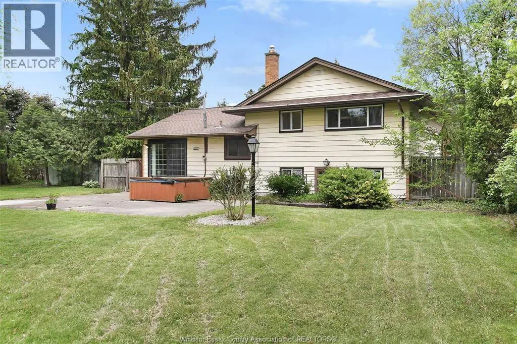 1558 STRATFORD COURT