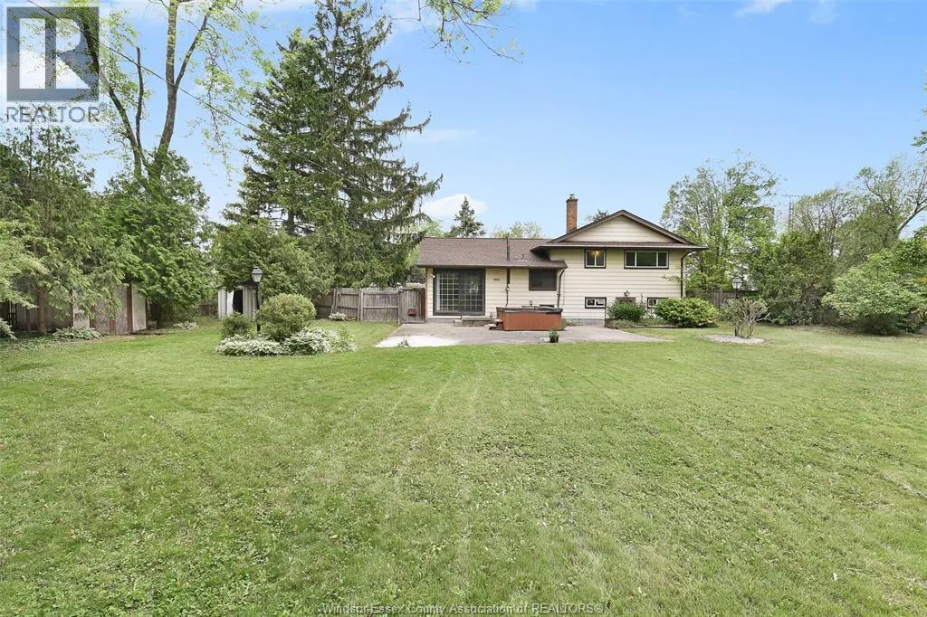 1558 STRATFORD COURT
