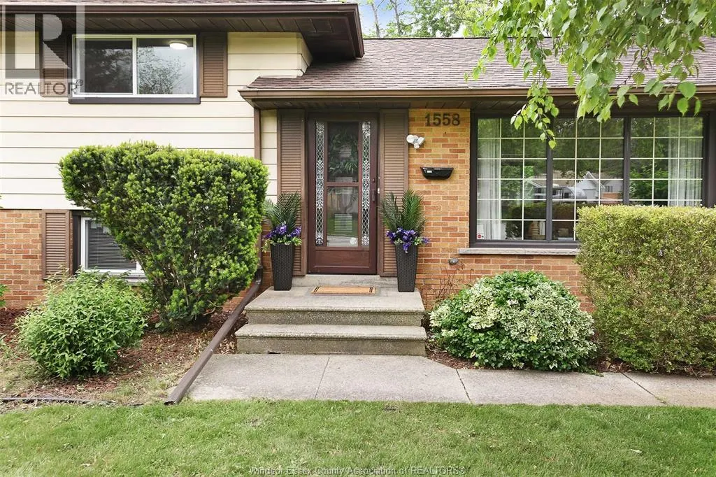 1558 STRATFORD COURT