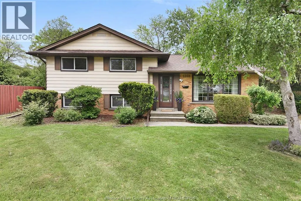 1558 STRATFORD COURT