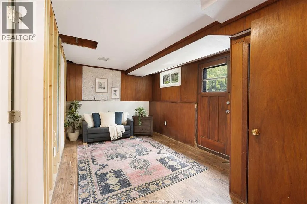 1558 STRATFORD COURT
