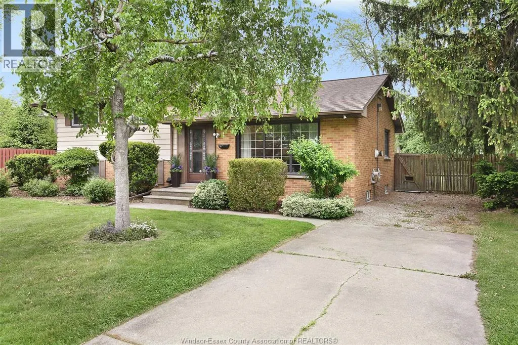 1558 STRATFORD COURT