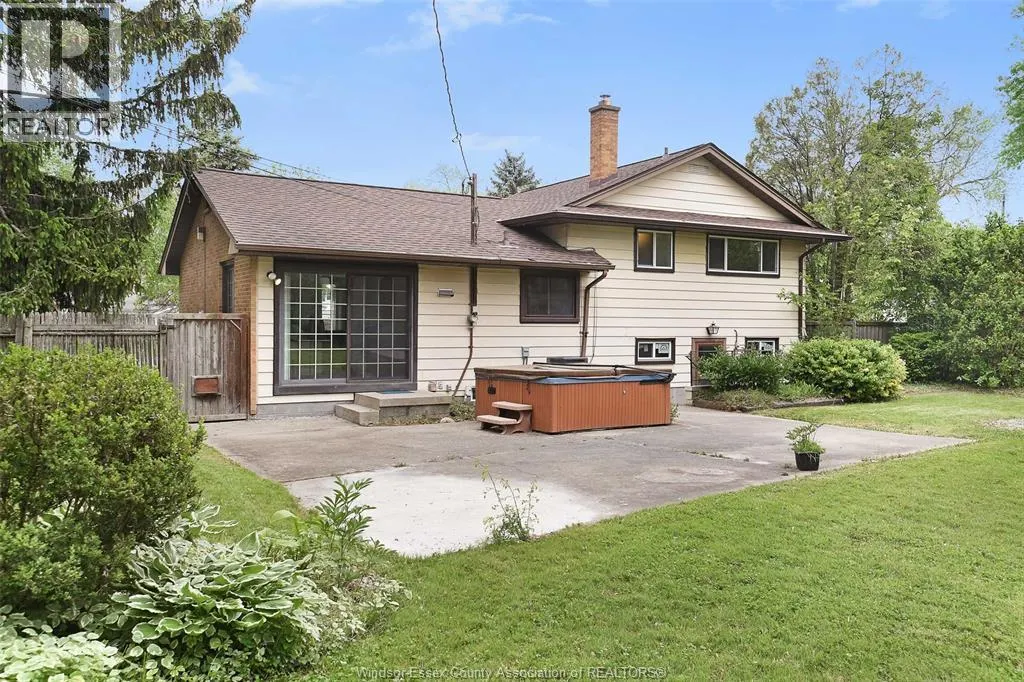 1558 STRATFORD COURT