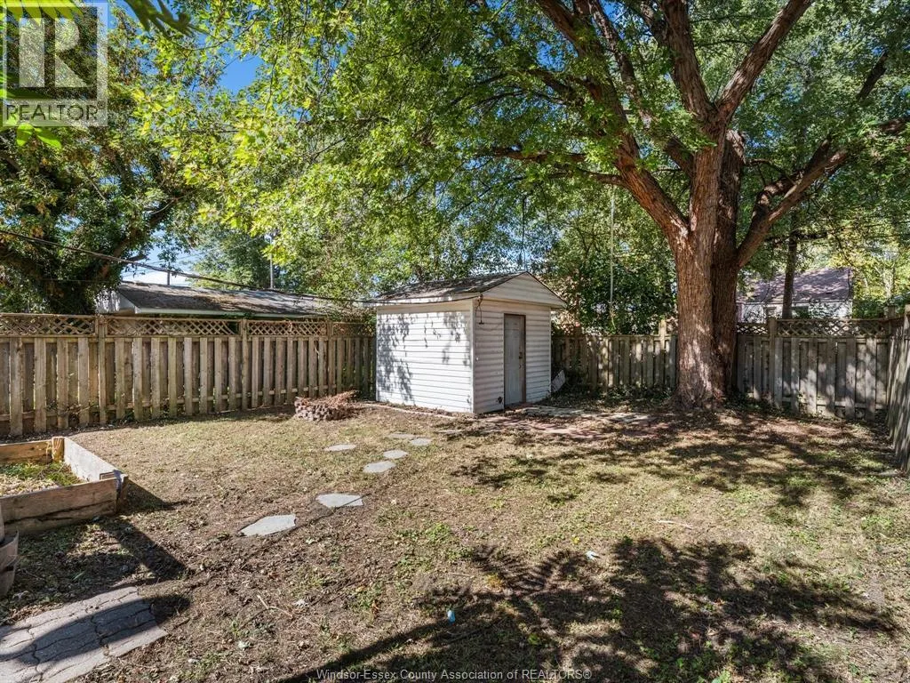 558 Charles STREET