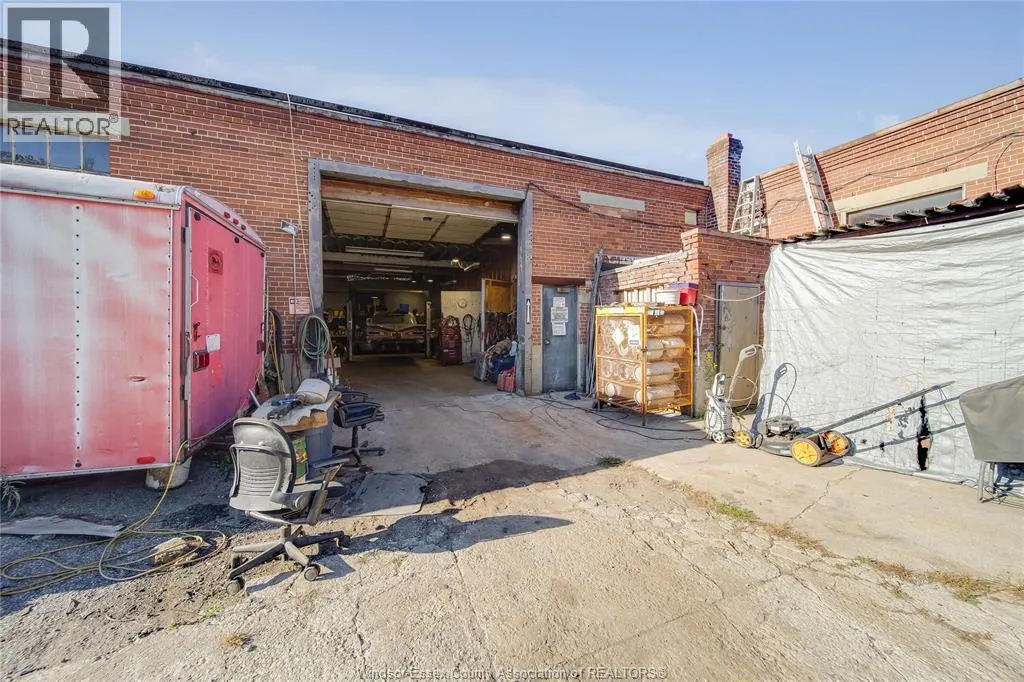 4027 SANDWICH STREET