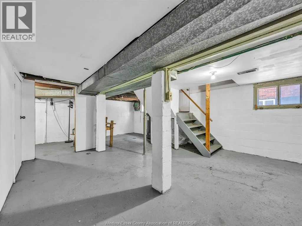 943 PILLETTE ROAD