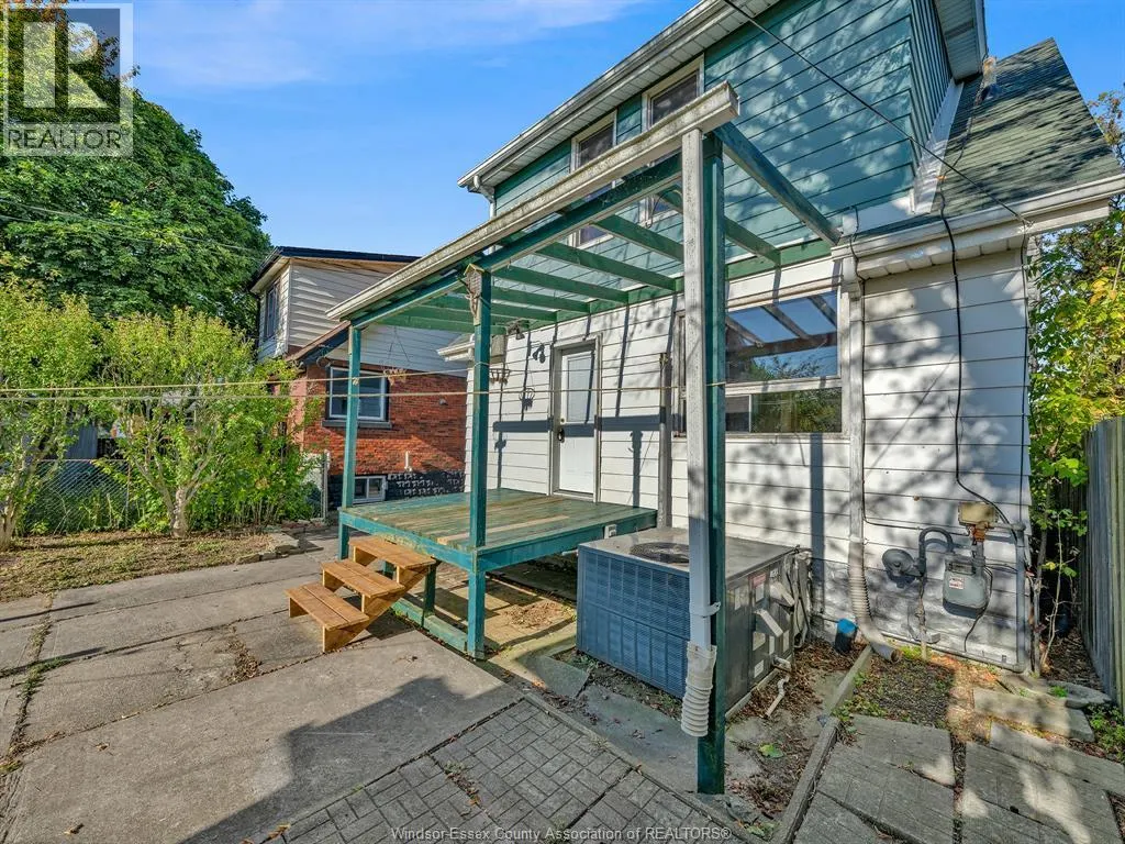 943 PILLETTE ROAD