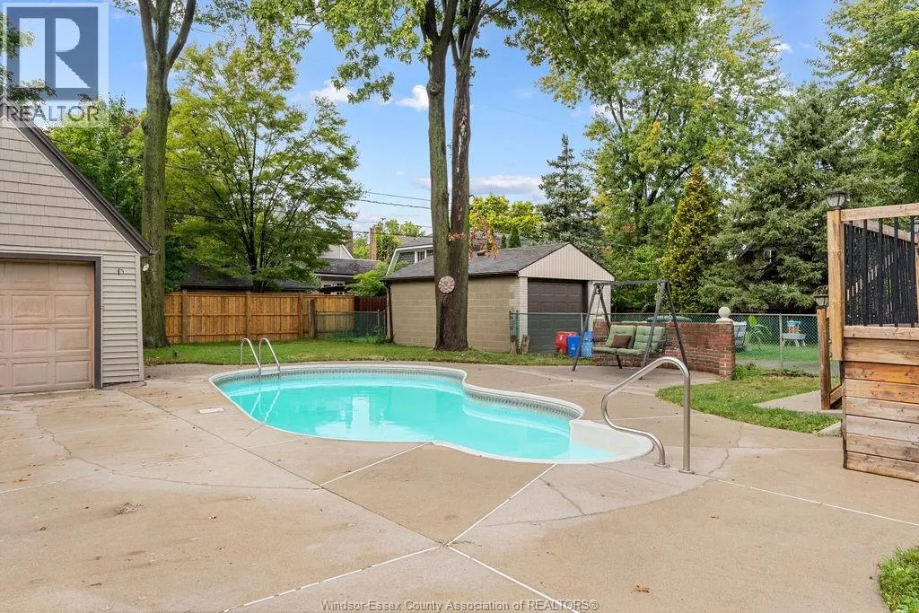 237 THOMPSON BOULEVARD