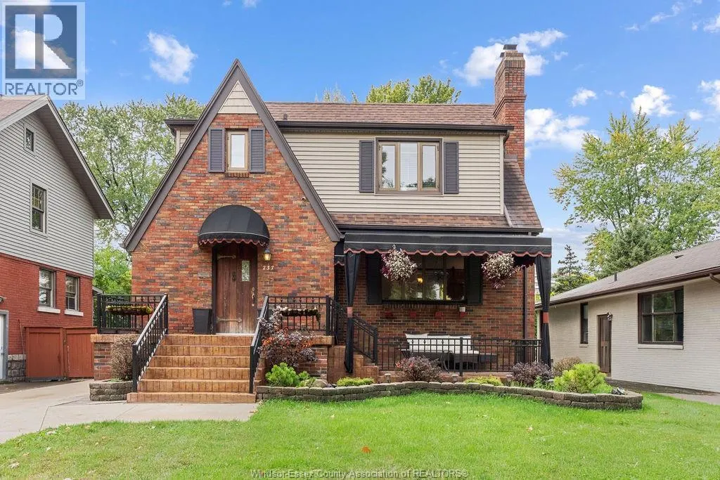 237 THOMPSON BOULEVARD