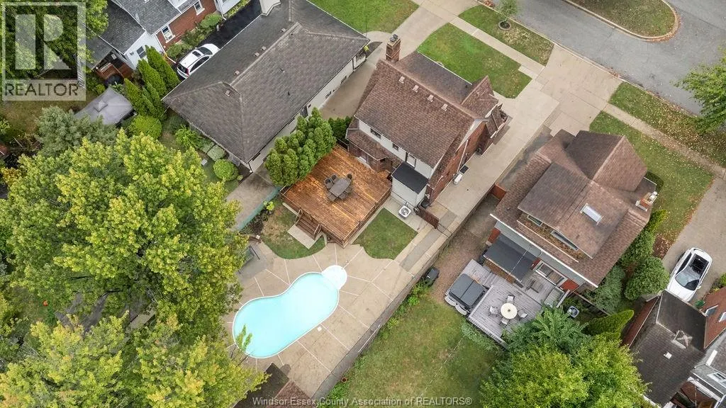 237 THOMPSON BOULEVARD