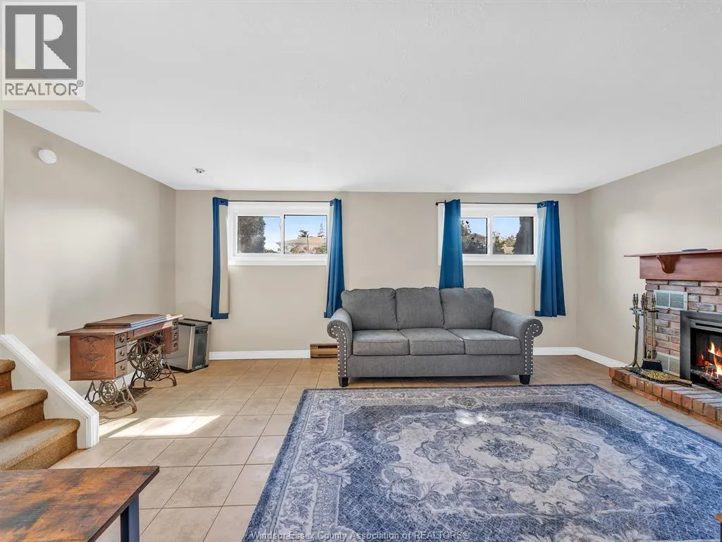 23 Camelot AVENUE