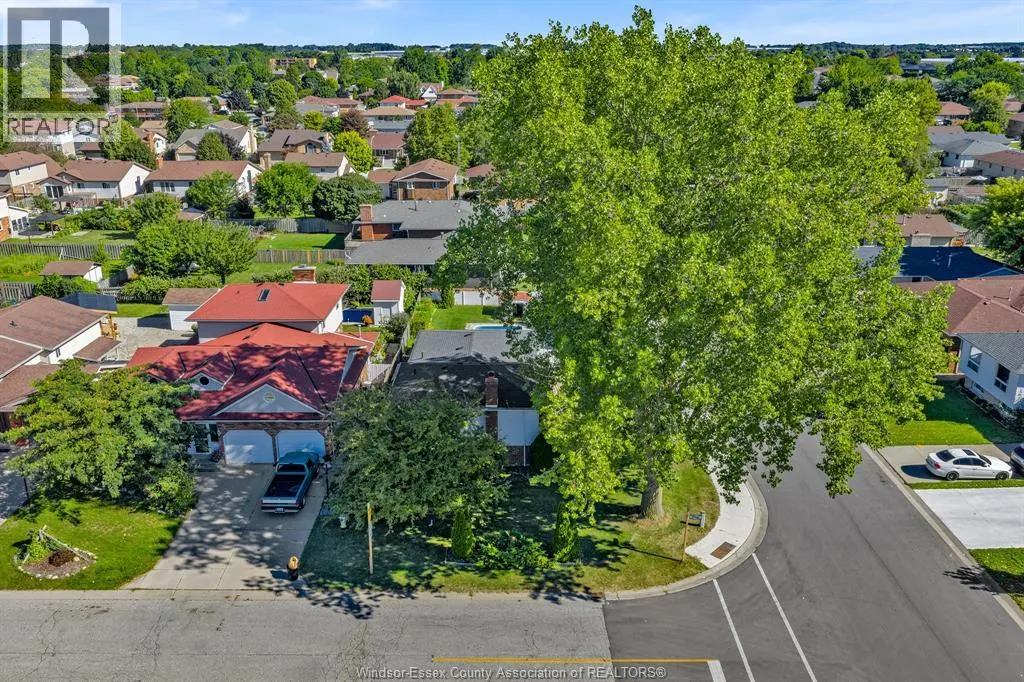 23 Camelot AVENUE
