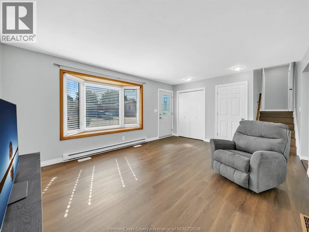 23 Camelot AVENUE