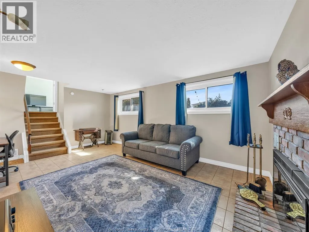 23 Camelot AVENUE