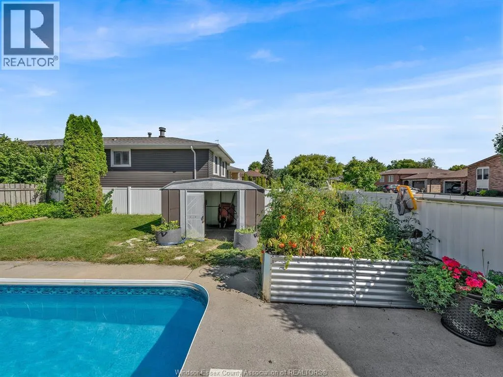 23 Camelot AVENUE