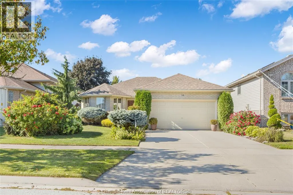 39 WINDFIELD CRESCENT