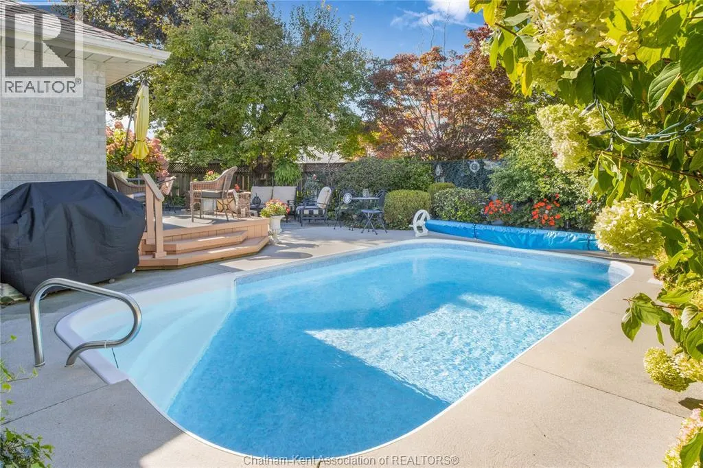 39 WINDFIELD CRESCENT